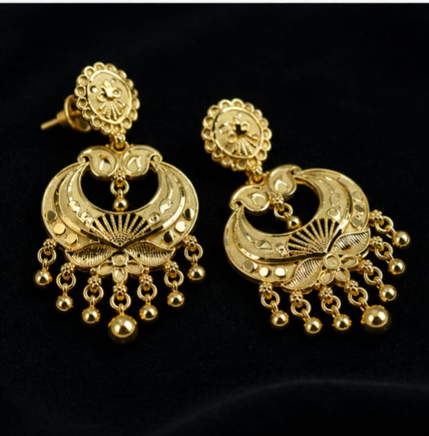 RIVORAH Royal Chandrika Chandbali Earrings